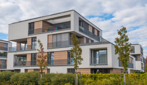 Penthouse-Bau mit Dachterrasse